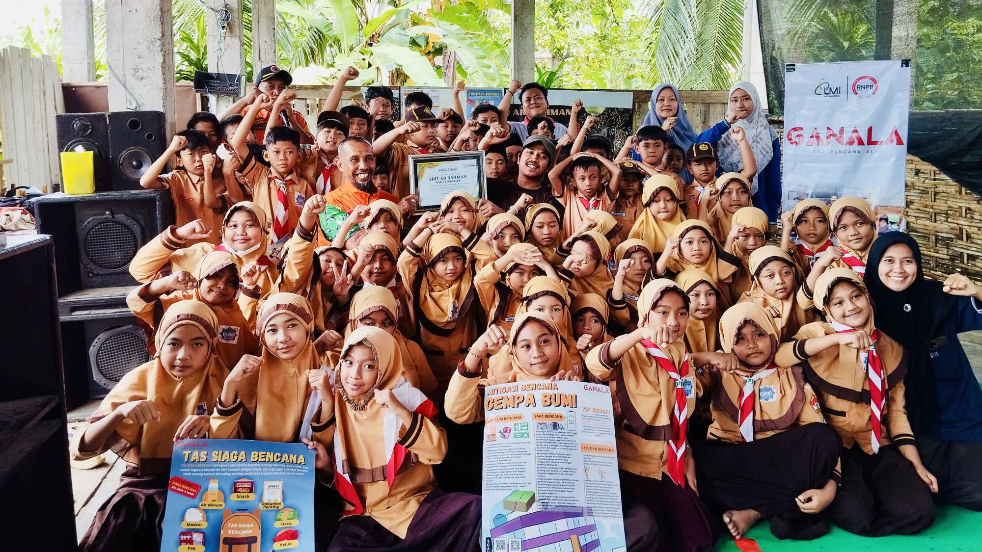 Lmi trenggalek salurkan bantuan kepada anak yatim