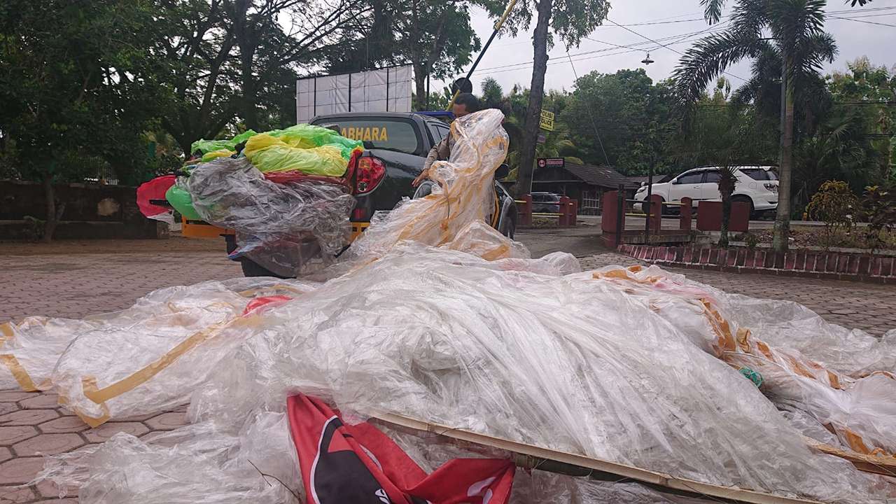 Jelang Lebaran, Polisi dan PLN di Trenggalek Gencarkan Larangan Balon Udara Liar