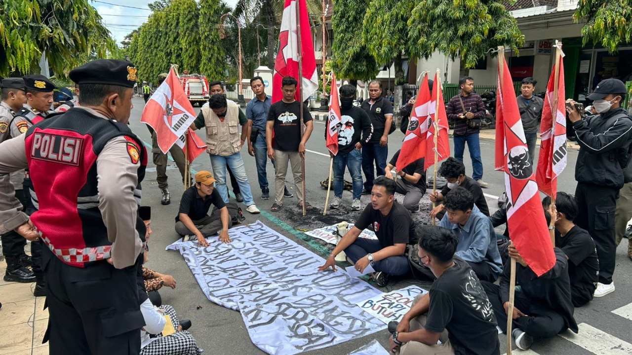 Puluhan GMNI Trenggalek Demo Pendidikan, Tuduh 30 Penanganan Kasus Anak Mangkrak