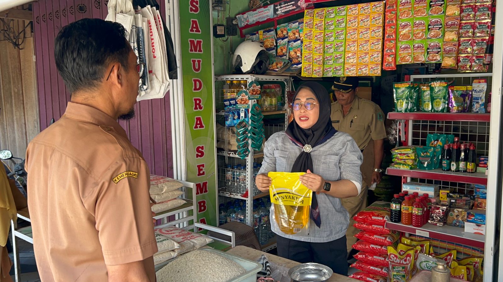 Minyakita di Pasar Basah Trenggalek Masih Jadi Rebutan, Baru Datang Dua Hari Langsung Ludes