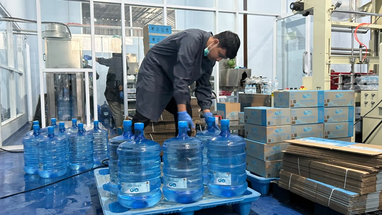 Tirta Pure Laris, Perumda Tirta Wening Siapkan Mesin Baru dan Kemasan Baru untuk Dongkrak Produksi