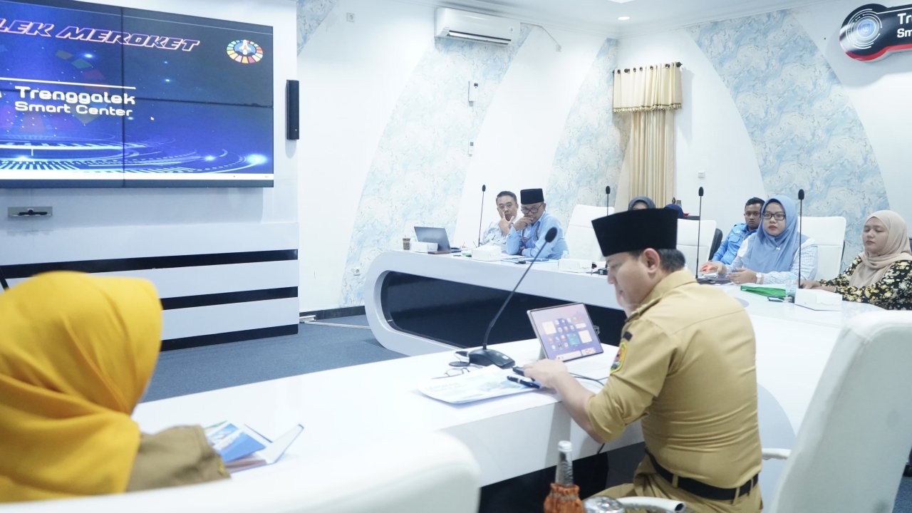 Bupati Trenggalek Rutin Cek Rapor BUMD Tiap 3 Bulan, Dorong Solar Panel PDAM dan Arisan Berhadiah