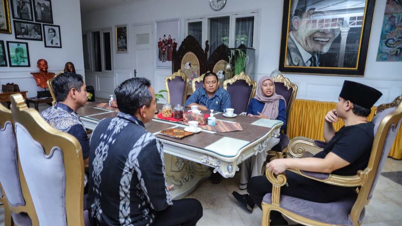 Bupati Nur Arifin Apresiasi Mahasiswi Trenggalek yang Lolos Lomba Esai Internasional di Thailand