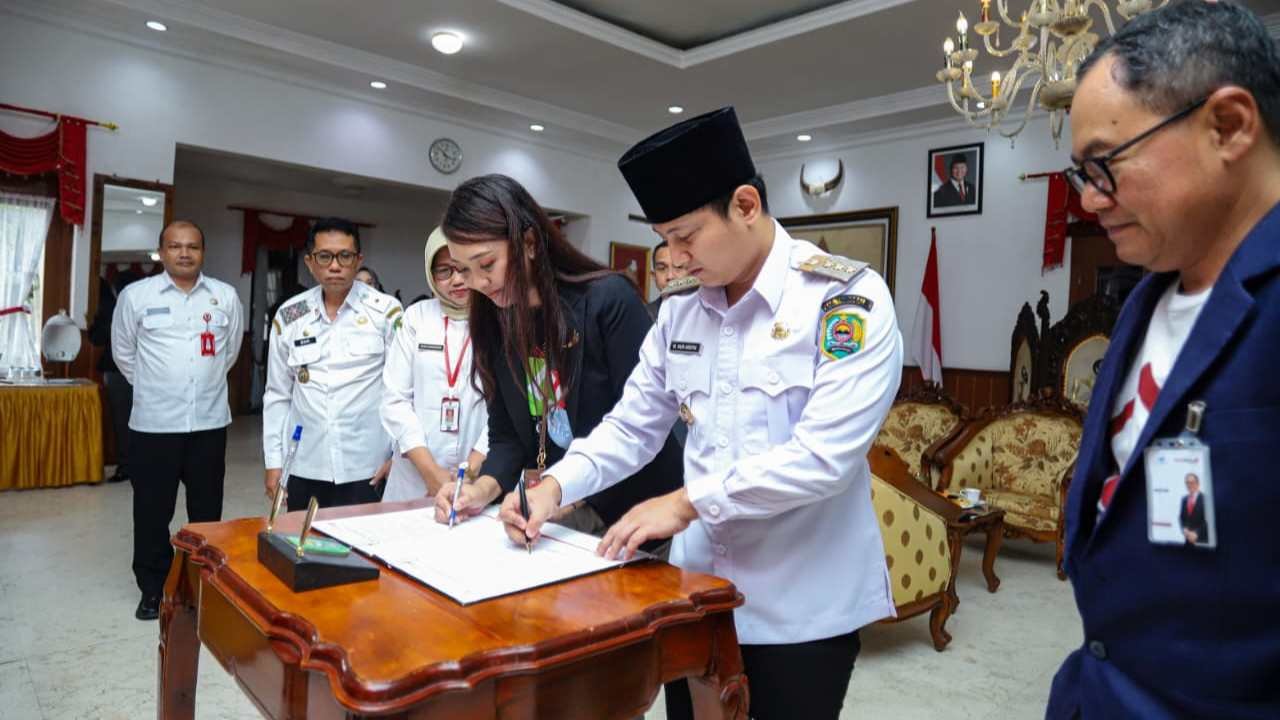 Alun-alun Trenggalek Makin Instagramable, Lampu Proyeksi Baru Jadi Bagian Strategi Kota Atraktif Bupati