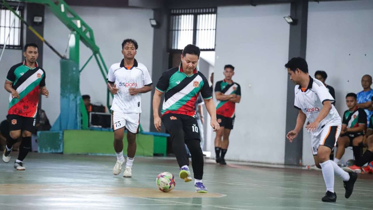 Bupati Trenggalek Ajak ASN Jaga Kekompakan Lewat Turnamen Futsal Dispora Cup I