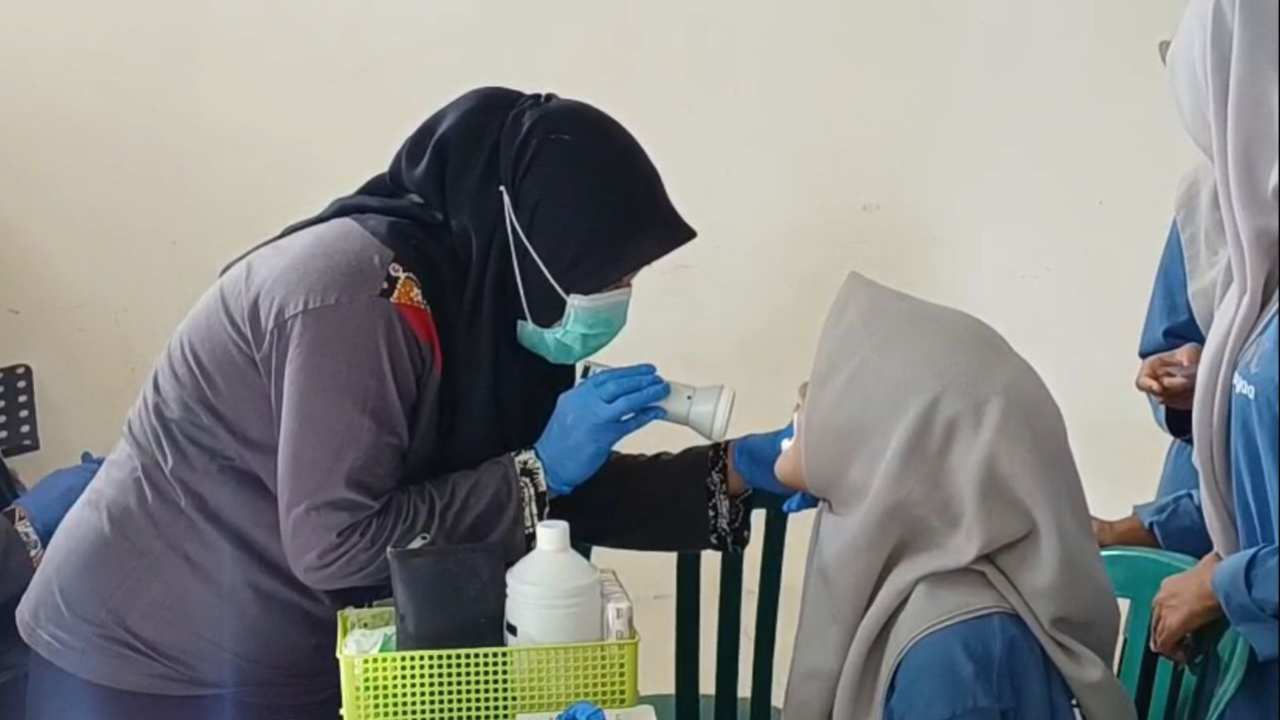 Trenggalek Kejar Target 345 Ribu Peserta Cek Kesehatan Gratis, Ratusan Santri Ikut Skrining