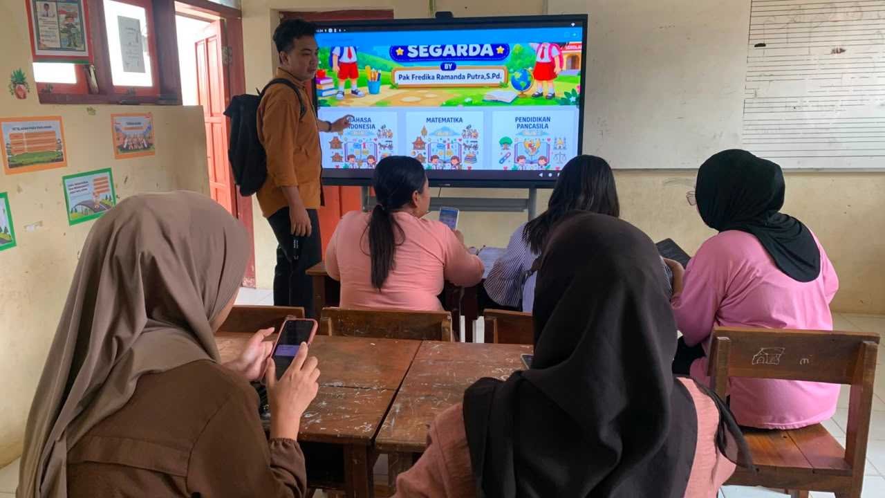 Di Tengah Status Relawan, Guru di Trenggalek Ciptakan Aplikasi Belajar Android untuk Siswa SD