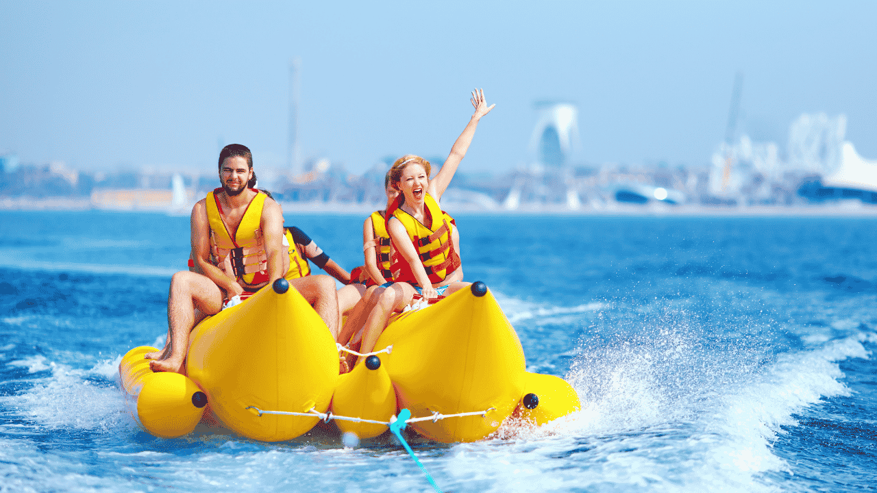 Harga Tiket Bermain Banana Boat di Pantai Trenggalek