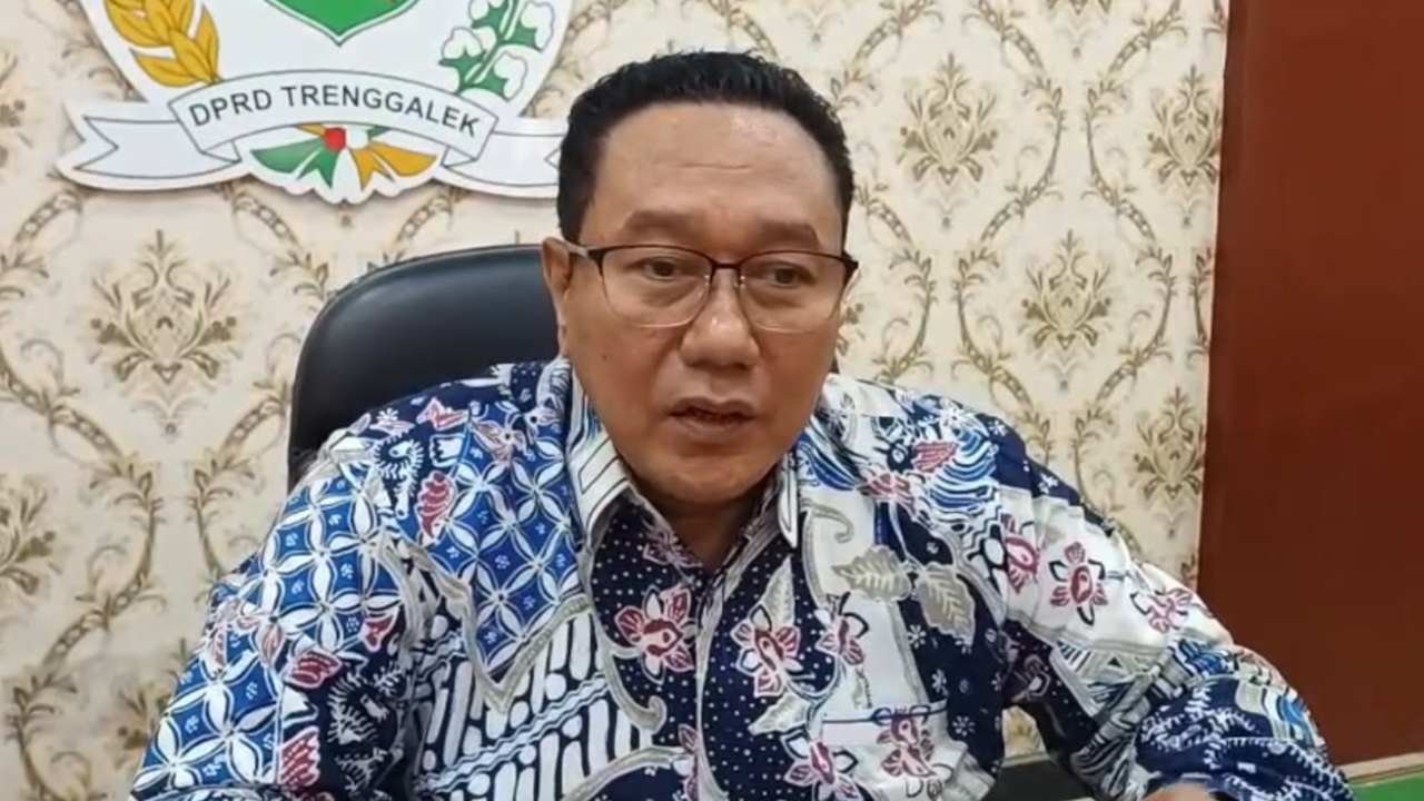 Jalan Rusak Banyak, Pemkab Trenggalek 2027 Malah Berwacana Beli Kendaraan Dinas dan Komputer