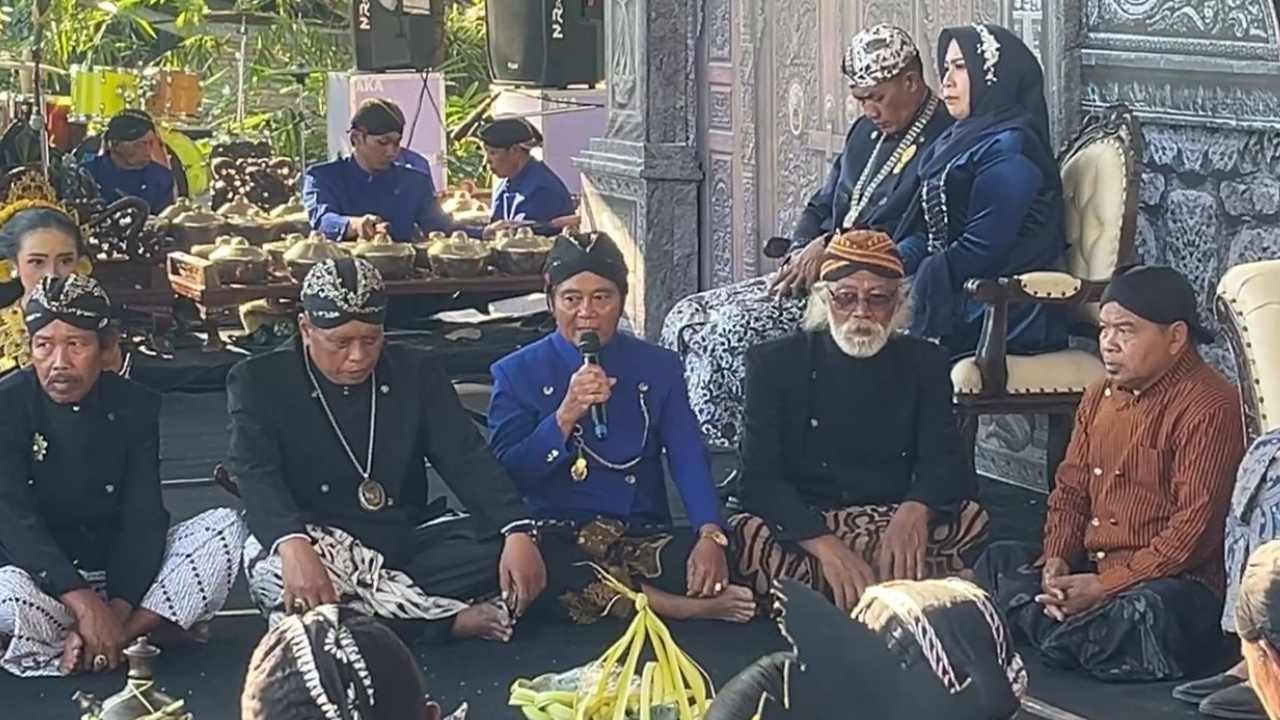 Dari Takir Plontang hingga Ayam Hidup, Ini Momen Paling Ditunggu di Ngitung Batih Tradisi di Trenggalek