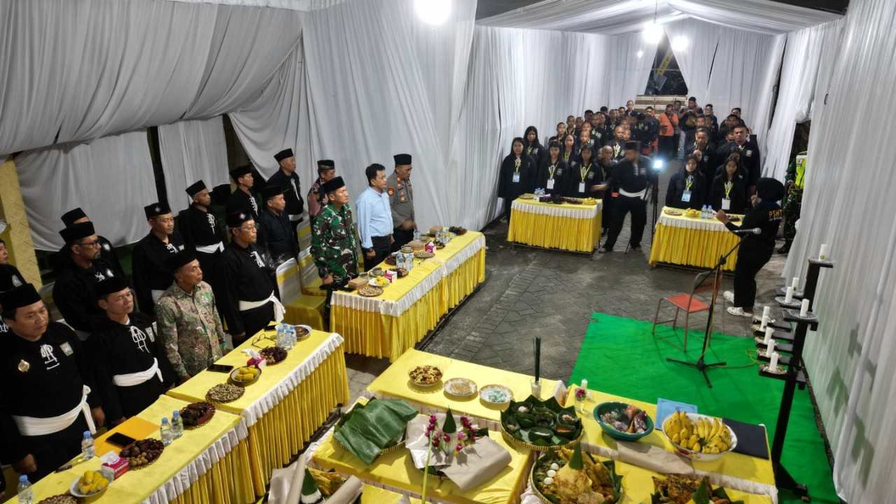 PSHT Trenggalek Sahkan 61 Warga Baru, Diawali Santunan Anak Yatim di Tugu