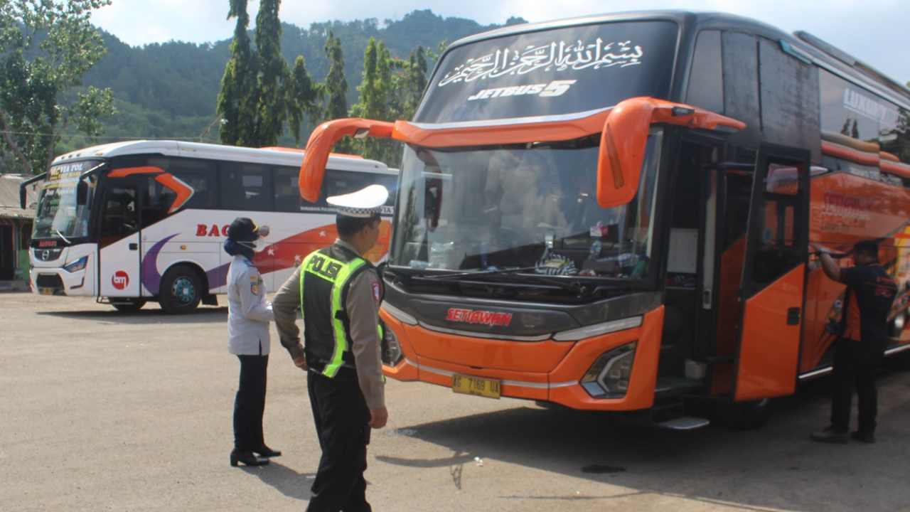 Bus Viral Ugal-ugalan Jadi Sorotan, Polisi Perketat Pengawasan di Terminal Trenggalek