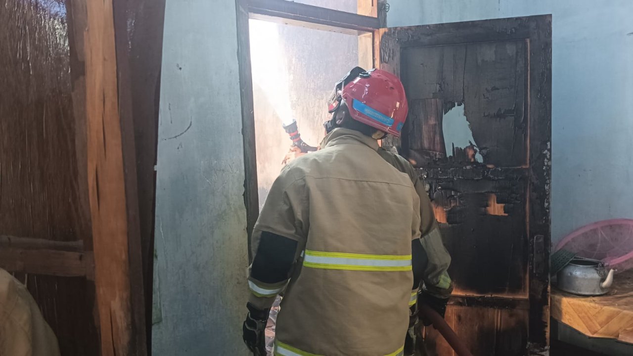 Rumah di Semarum Durenan Terbakar Diduga Akibat Puntung Rokok, Kerugian Capai Rp10 Juta