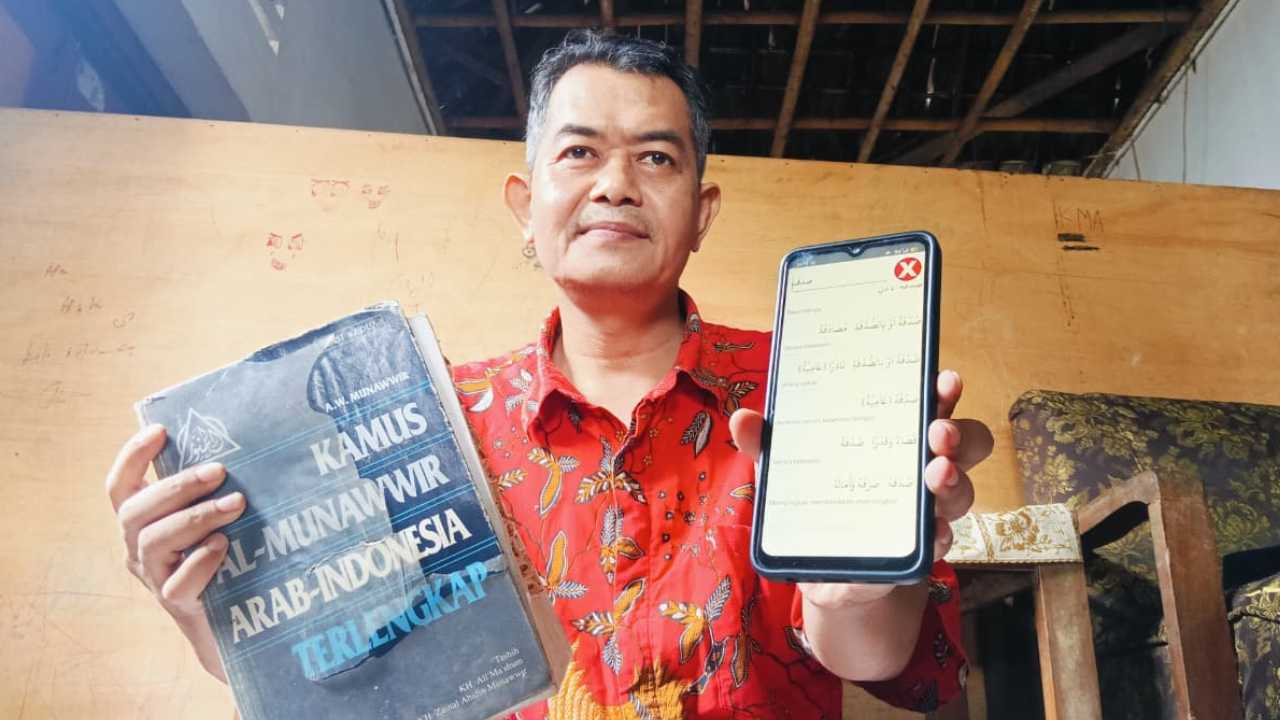 Santri Trenggalek Ubah Kamus Arab Legendaris Jadi Aplikasi Digital, Dikerjakan Saat Senggang dari Bertani