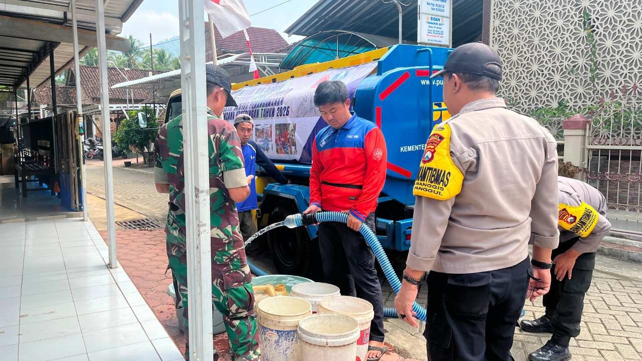 Kekeringan Landa 15 Desa di Trenggalek, BPBD Salurkan 16 Ribu Liter Air Bersih di Panggul