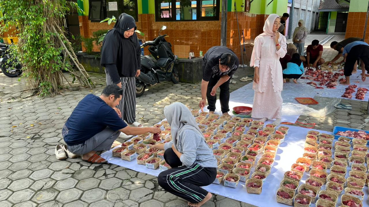 Kurban Tanpa Plastik, Sekolah di Trenggalek Konsisten Pakai Besek Bambu Ramah Lingkungan