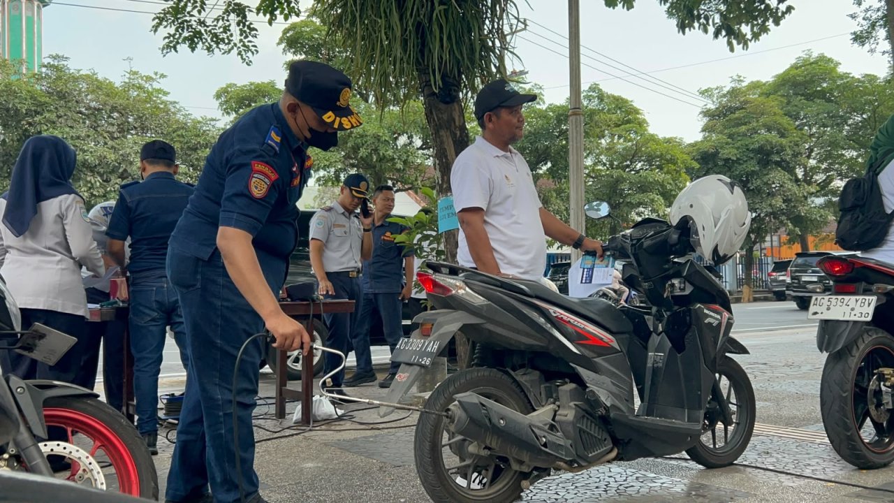 Bukan Cuma Kendaraan Baru, Rajin Servis Jadi Kunci Lolos Uji Emisi di Trenggalek