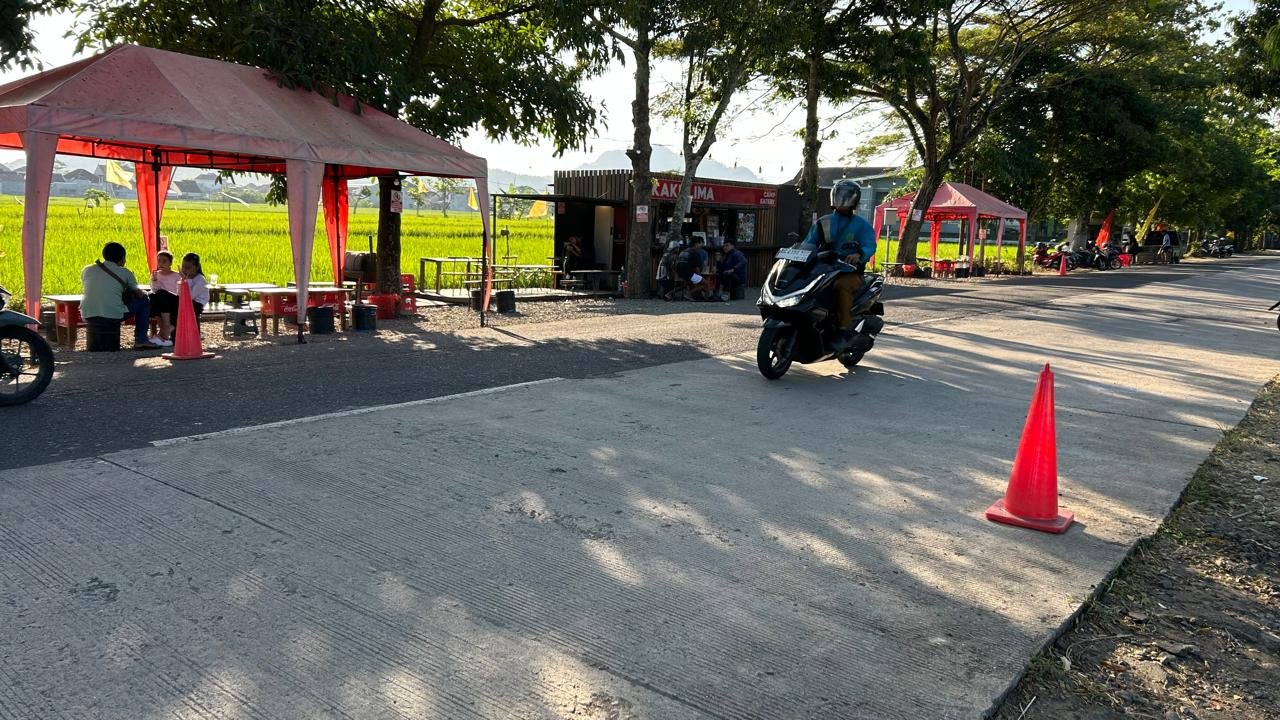 Warung di Jalan Brigjen Soetran Trenggalek Dinilai Ganggu Ruang Jalan, Satpol PP Siapkan Penertiban