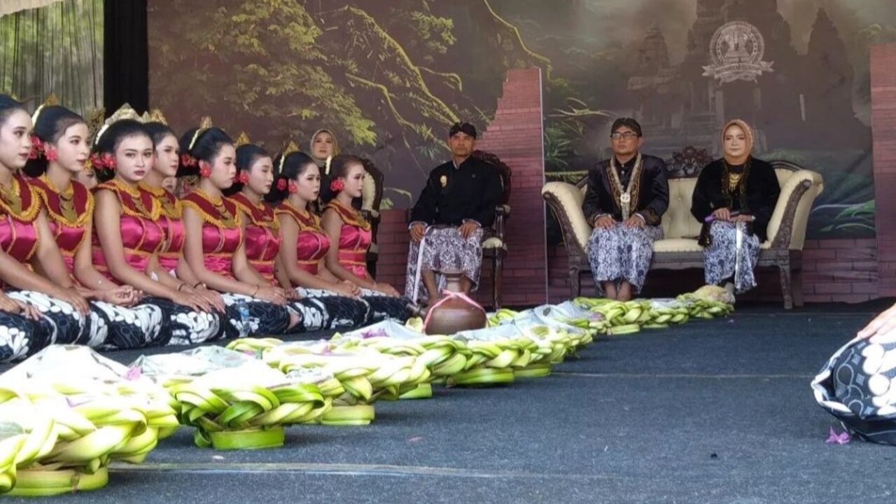 Tradisi Bulan Suro di Trenggalek, Ngetung Batih Hingga Labuh Laut