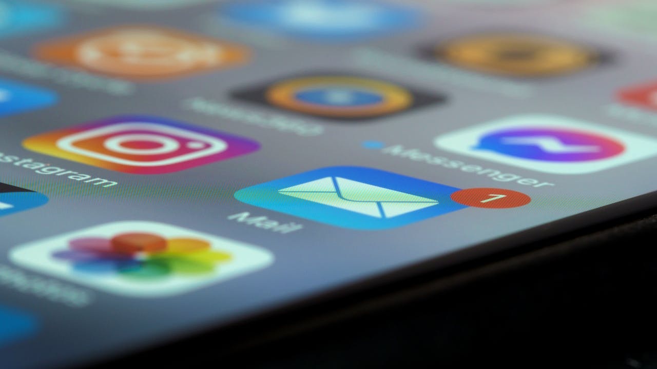 Cara Mengenali Anak Terlibat  Cyberbullying