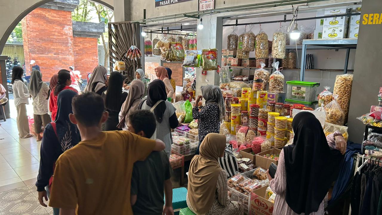 Momen Cuan! Diskomidag Sebut Pedagang Pasar Pon Trenggalek Raup Omzet Jelang Idul Fitri
