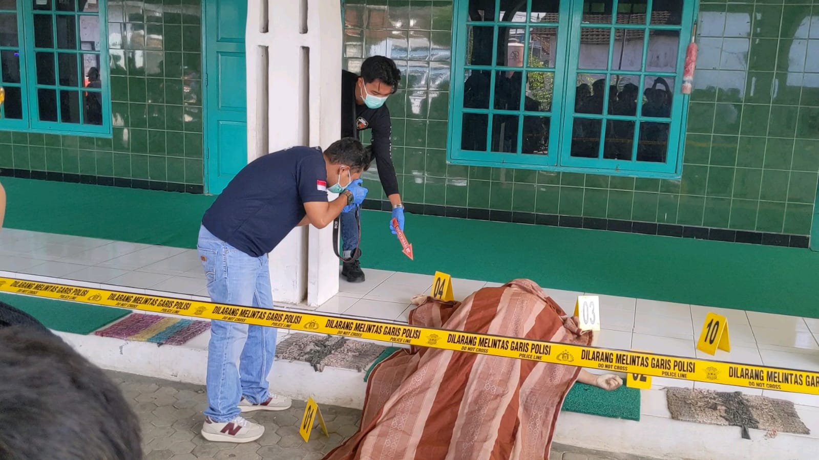 Usai Aktivitas Pagi, Pegawai Pemerintah Trenggalek Ditemukan Meninggal di Serambi Musala