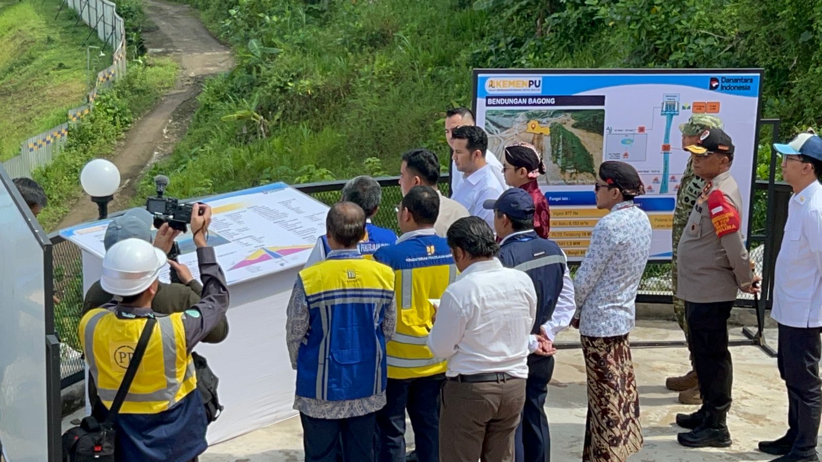 Gibran–Raffi Ahmad Tinjau Bendungan Bagong Trenggalek, Progres Pembangunan 60 Persen