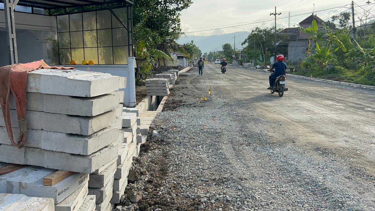 Hampir Rampung, Proyek Jalan Ngetal–Gandusari Sisakan Sorotan Keselamatan Usai Kecelakaan Maut