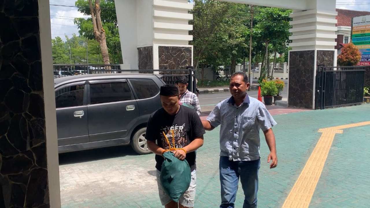 Penganiayaan Guru Trenggalek Sudah Tahap Dua, Tersangka Kini Jadi Tahanan Kejaksaan