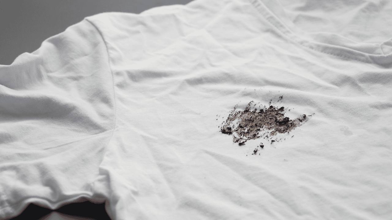 Tips Menghilangkan Noda Makanan di Baju Putih Lebaran dengan Cepat